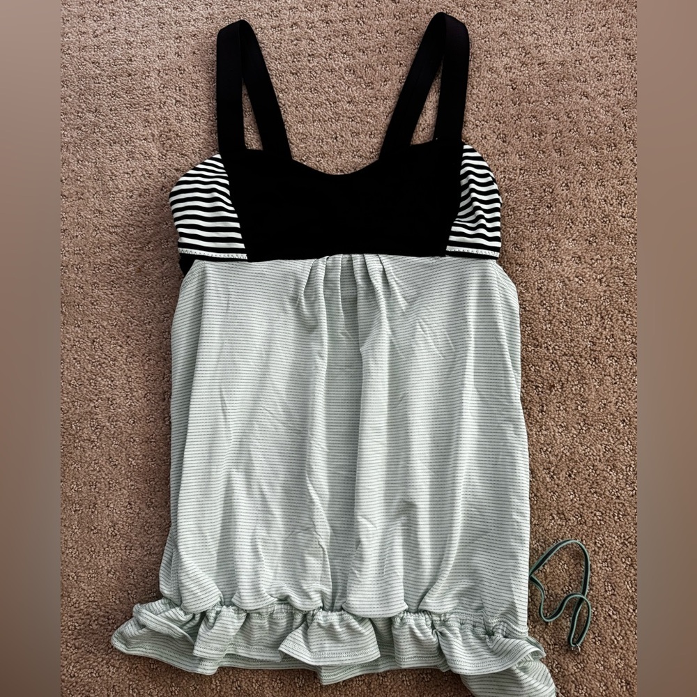 Lululemon mint green cinch bottom tank with built in sports bra - size 6
